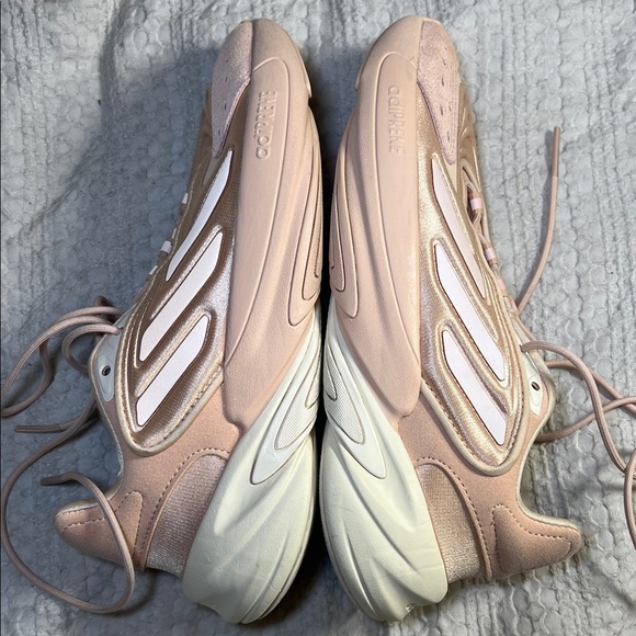 adidas Ozelia Women's Sneakers in Light Pink and Gold size 7.5 - Picture 10 of 10